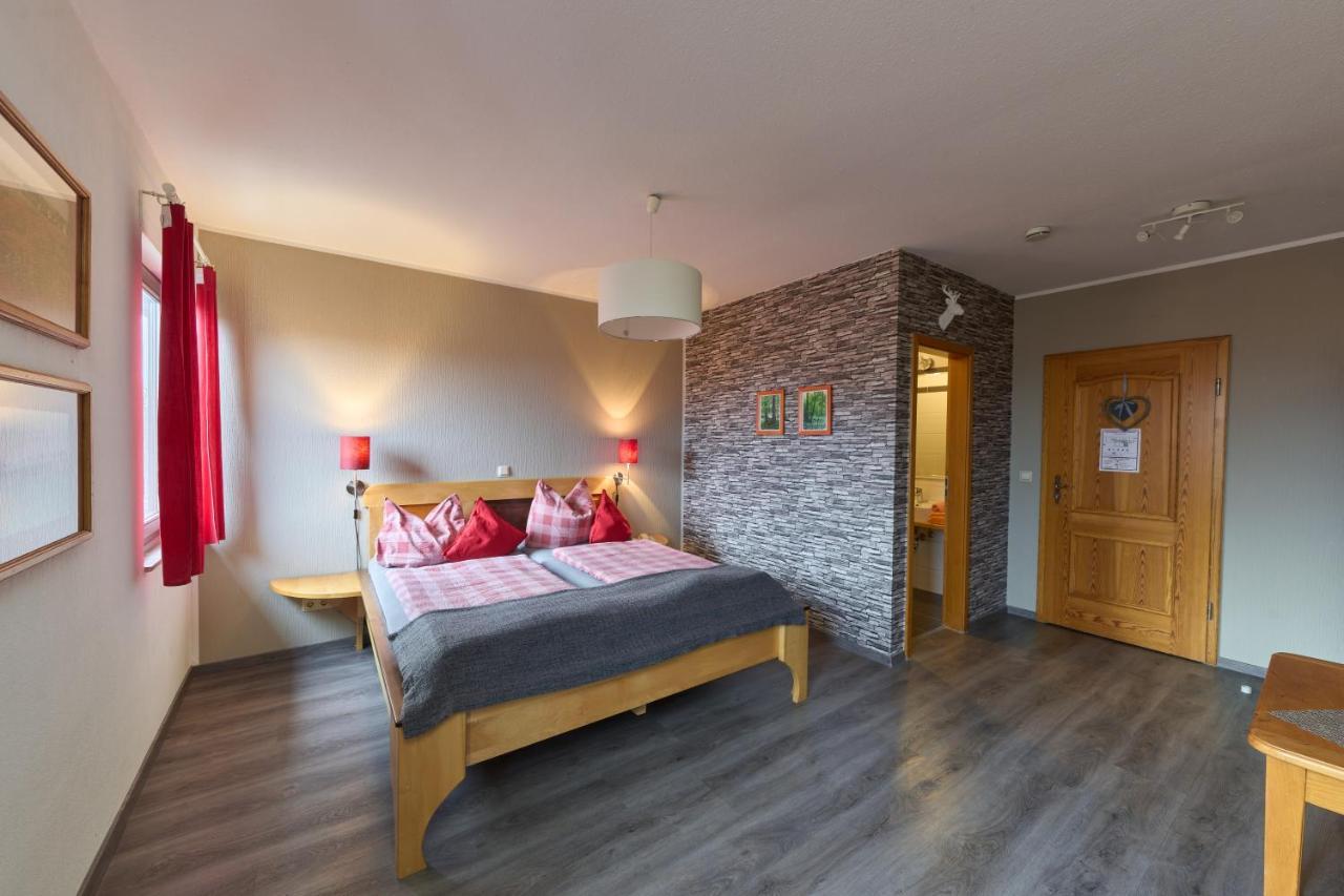 Landhotel Brauner Hirsch Kammerforst ภายนอก รูปภาพ